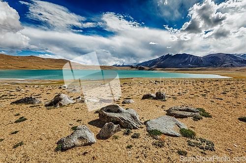 Image of Himalayan lake Kyagar Tso in Himalayas