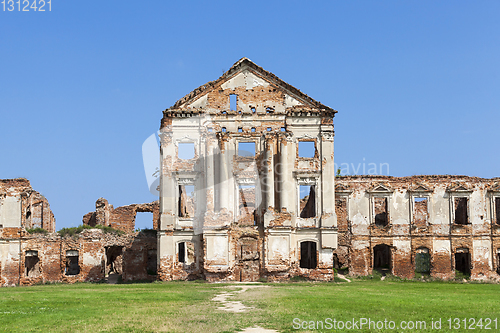 Image of the ruins of an ancient fortress