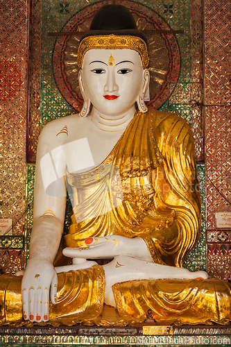 Image of Buddha statue in Shwedagon pagoda