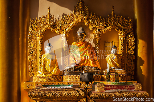 Image of Buddha statues in Shwedagon pagoda