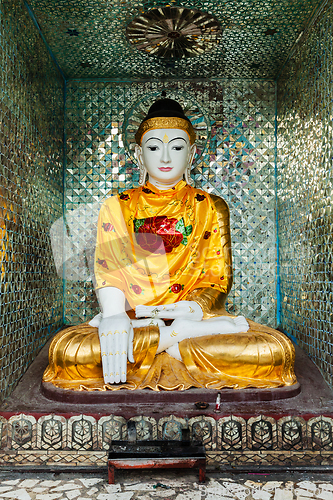 Image of Buddha statue in Shwedagon pagoda