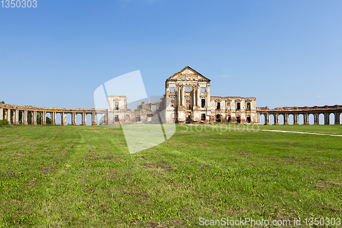 Image of the ruins of an ancient castle