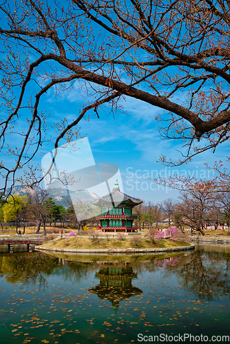 Image of Hyangwonjeong Pavilion, Gyeongbokgung Palace, Seoul, South Korea