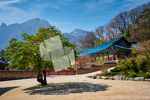 Image of Sinheungsa temple in Seoraksan National Park, Seoraksan, South Korea