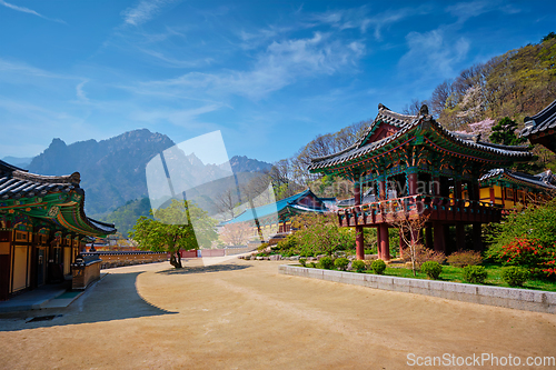 Image of Sinheungsa temple in Seoraksan National Park, Seoraksan, South Korea