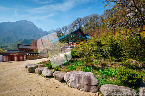 Image of Sinheungsa temple in Seoraksan National Park, Seoraksan, South Korea