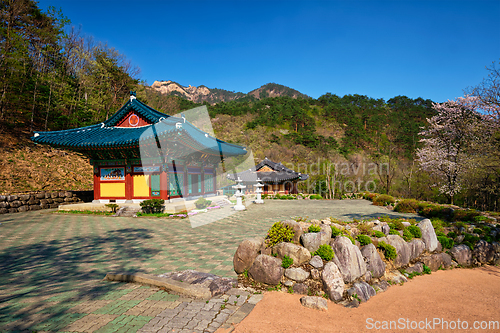 Image of Sinheungsa temple in Seoraksan National Park, Soraksan, South Korea