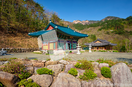 Image of Sinheungsa temple in Seoraksan National Park, Soraksan, South Korea