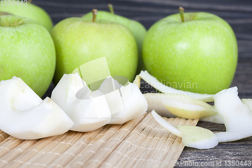 Image of core of the apple is cut into the whole