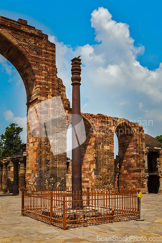 Image of Iron pillar in Qutub complex