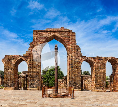 Image of Iron pillar in Qutub complex