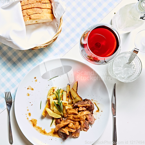 Image of The potatoes fried with mushrooms and beef.