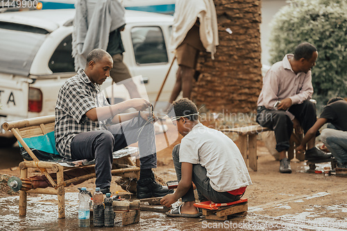 Image of shoe cleaner on the street of Bahir Dar, Ethiopia