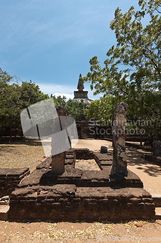 Image of Kiri Vihara - ancient buddhist dagoba (stupa)