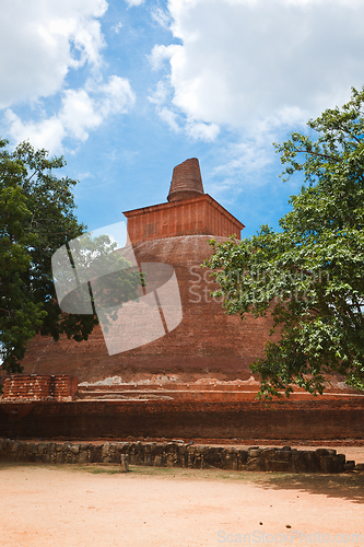 Image of Jetavaranama dagoba (stupa). Anuradhapura, Sri Lanka