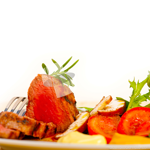 Image of beef filet mignon grilled with vegetables