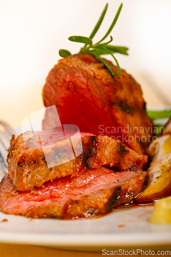 Image of beef filet mignon grilled with vegetables