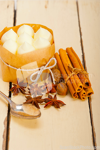 Image of vanilla and spice cream cake dessert