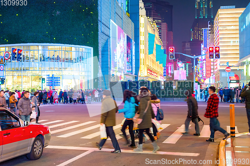 Image of shopping street in Shanghai city