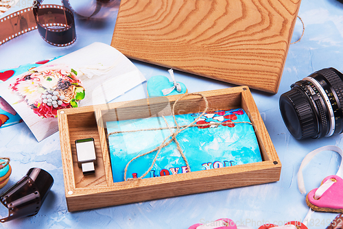 Image of Wooden photo box with photo for Wedding Day.