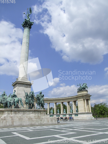 Image of Heroes square in Budapest