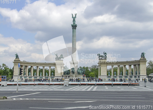 Image of Heroes square in Budapest