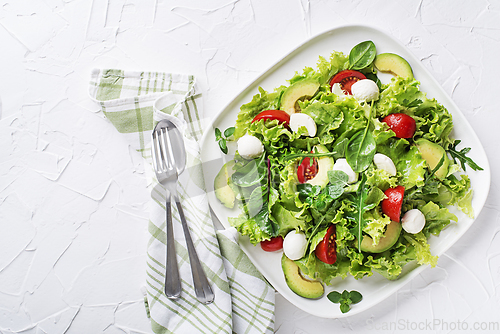 Image of Salad green avocado mozzarella