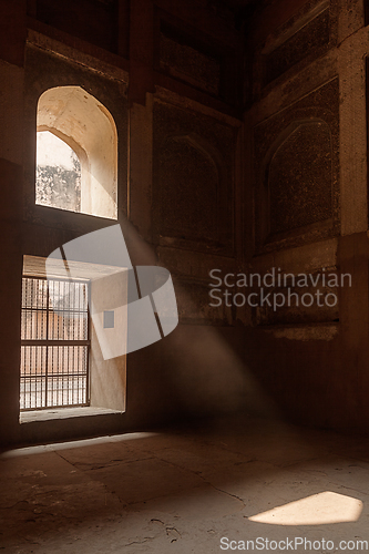 Image of Ray of sun coming through window in Agra fort