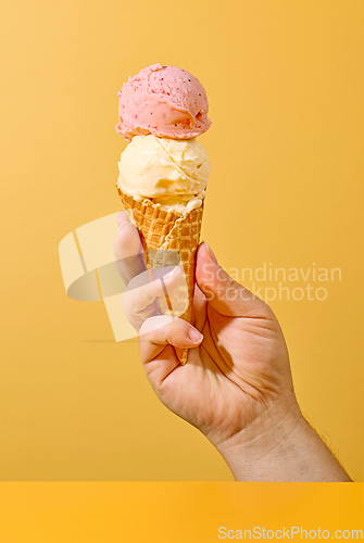 Image of ice cream in human hand
