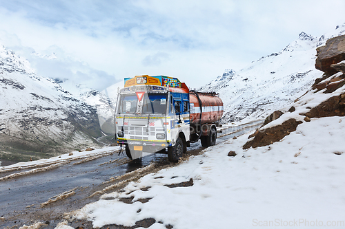 Image of Manali-Leh road in Indian Himalayas with lorry