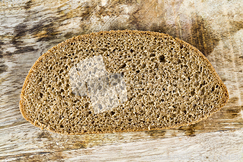 Image of sliced loaf of black rye bread