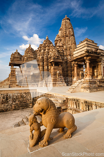 Image of King and lion fight statue and Kandariya Mahadev temple