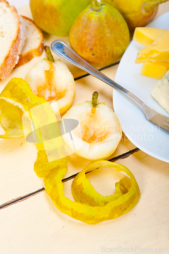 Image of fresh pears and cheese