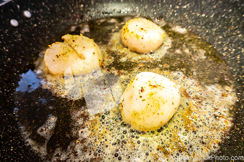 Image of Fried scallops with butter and garlic sauce