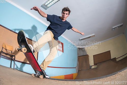 Image of Skateboarder performing a blunt to fakie