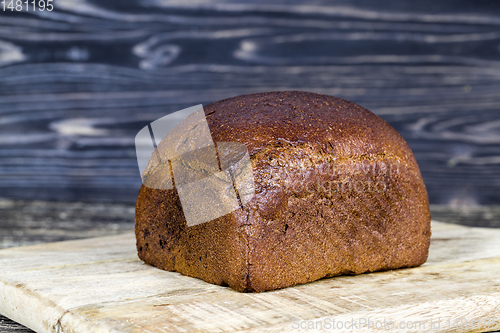 Image of a whole loaf of black rye bread