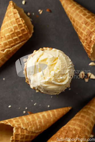 Image of vanilla ice cream ball