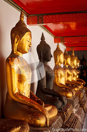 Image of Sitting Buddha statues, Thailand