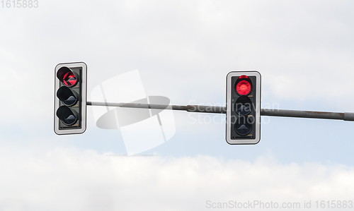 Image of red overhead traffic light