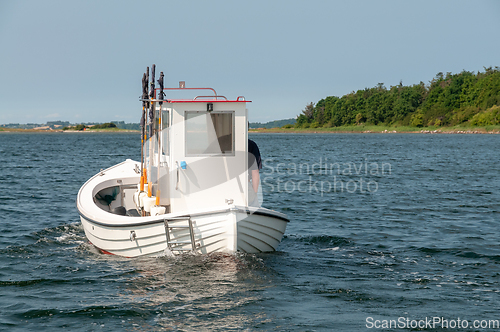 Image of Small fishing boat on its way out from Falsled