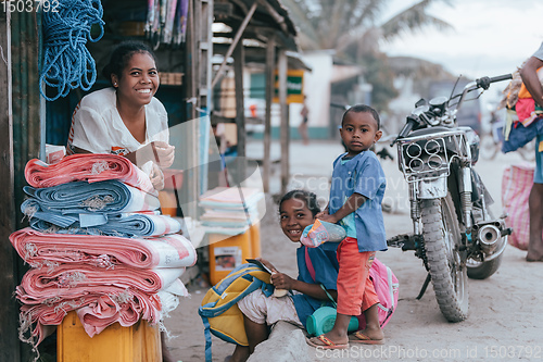 Image of Malagasy woman with children on Madagascar marketplace