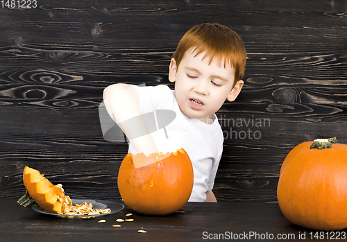 Image of a child is preparing for Halloween