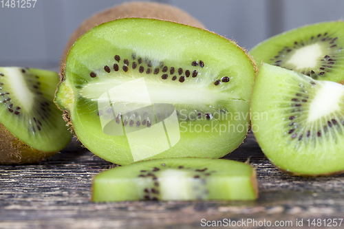 Image of fresh green kiwi fruit