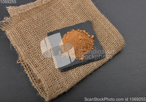 Image of Carob powder on jute and shale