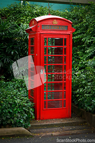 Image of Red English telephone booth