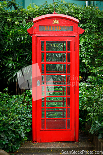 Image of Red English telephone booth