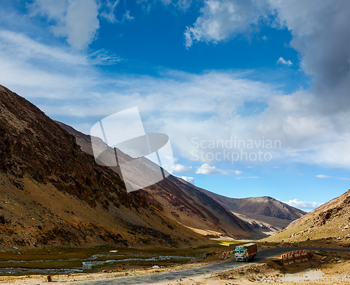 Image of Manali-Leh Road in Indian Himalayas with lorry