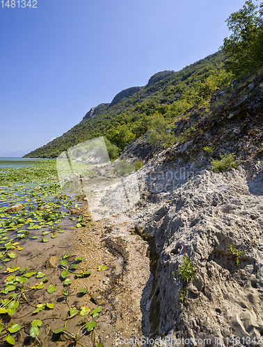 Image of lake in the mountains