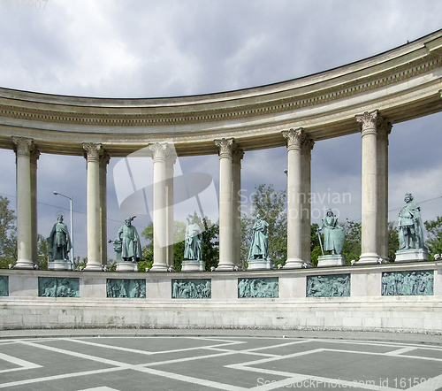 Image of Heroes square in Budapest