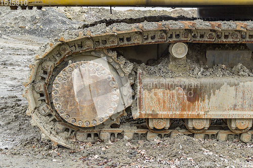 Image of muddy crawler chain detail